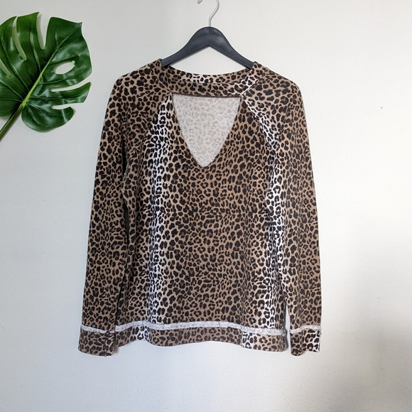 🔴 True Craft leopard print cut out v-neck long sleeve sweater size large - Picture 1 of 6